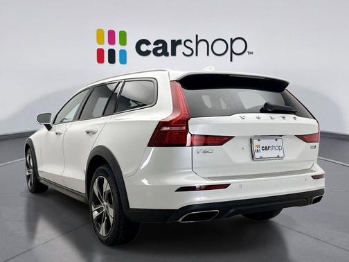 2022 Volvo V60 Cross Country T5