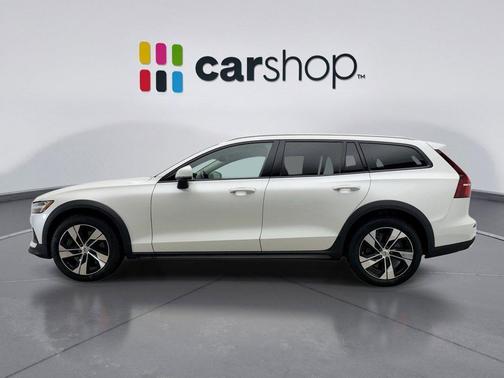 2022 Volvo V60 Cross Country T5