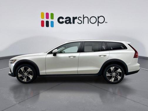 2022 Volvo V60 Cross Country T5