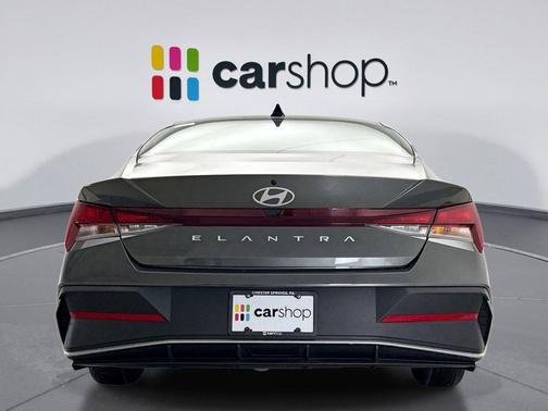 2025 Hyundai ELANTRA SE