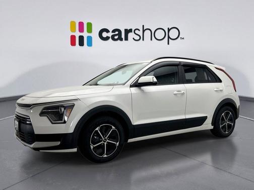 Snow White Pearl 2025 Kia Niro EX