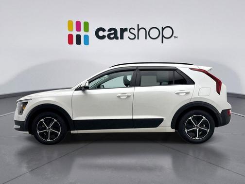 Snow White Pearl 2025 Kia Niro EX