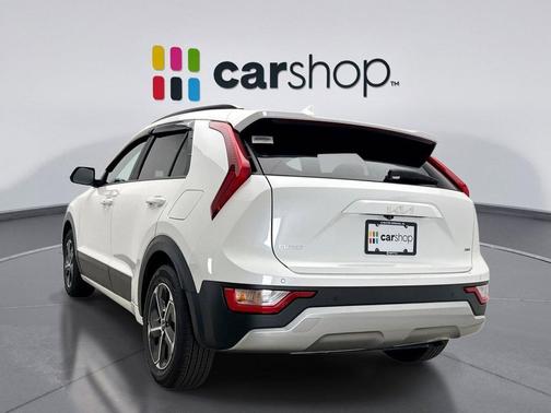 Snow White Pearl 2025 Kia Niro EX
