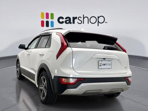 Snow White Pearl 2025 Kia Niro EX