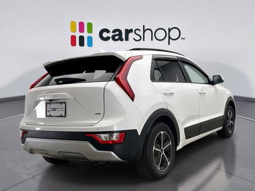 Snow White Pearl 2025 Kia Niro EX