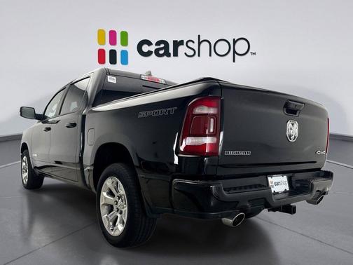 Diamond Black Crystal Pearlcoat 2022 RAM 1500 Big Horn/Lone Star