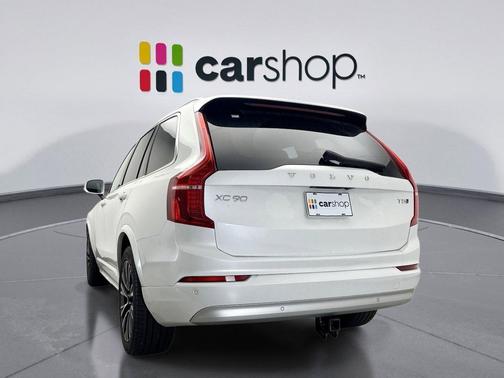 2022 Volvo XC90 T5 Momentum