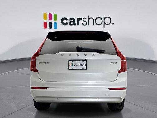2022 Volvo XC90 T5 Momentum