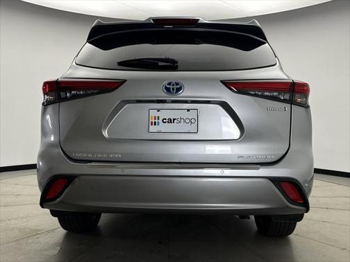 2022 Toyota Highlander Hybrid Platinum