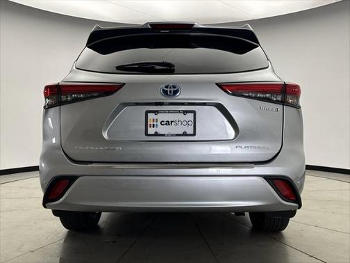 2022 Toyota Highlander Hybrid Platinum