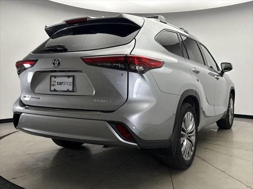 2022 Toyota Highlander Hybrid Platinum