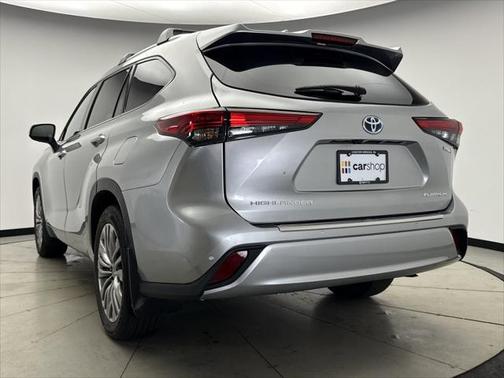 2022 Toyota Highlander Hybrid Platinum