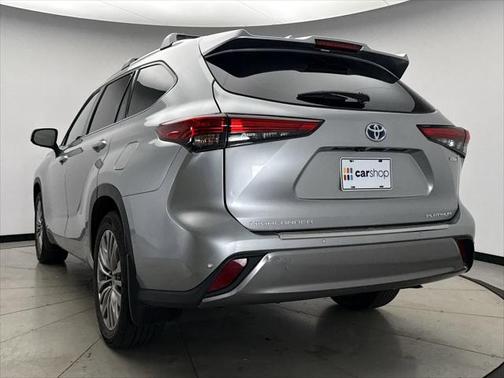 2022 Toyota Highlander Hybrid Platinum