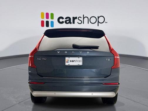 2022 Volvo XC90 T5 Momentum