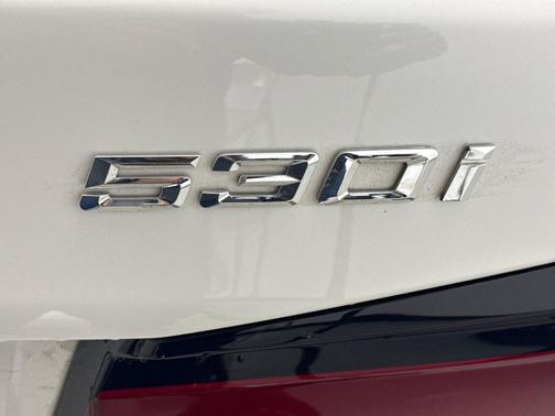 Mineral White Metallic 2023 BMW 530 i xDrive