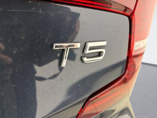 2020 Volvo S60 T5 Momentum