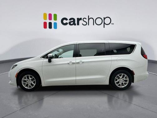 2022 Chrysler Voyager LX