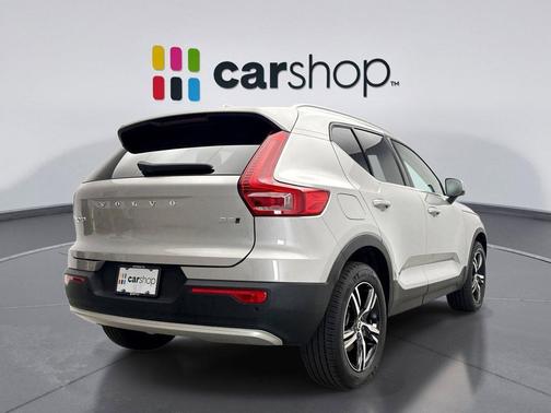 Silver Dawn 2025 Volvo XC40 B5 Core Bright Theme