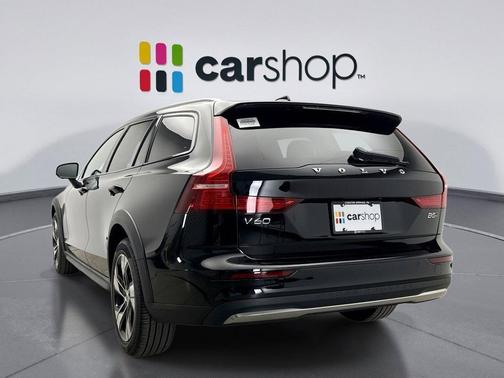2024 Volvo V60 Cross Country B5 Plus