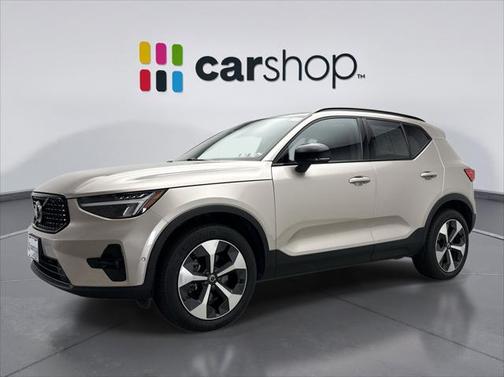 2023 Volvo XC40 B5 Plus Dark Theme