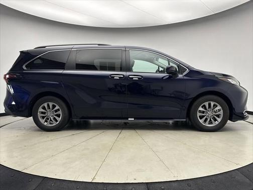 2022 Toyota Sienna XLE 7 Passenger