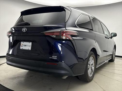 2022 Toyota Sienna XLE 7 Passenger