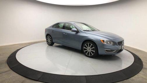 Mussel Blue Metallic 2017 Volvo S60 Inscription T5