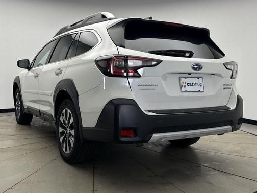 Crystal White Pearl 2023 Subaru Outback Touring XT