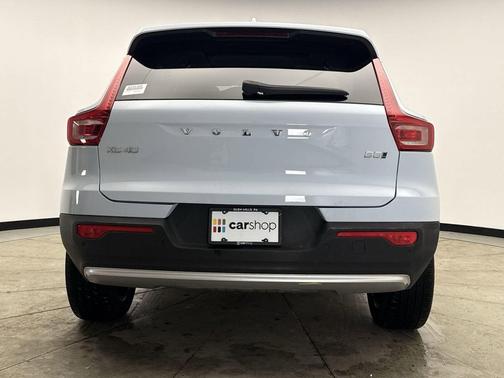 2025 Volvo XC40 B5 Core Bright Theme