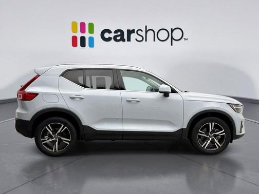 2025 Volvo XC40 B5 Core Bright Theme