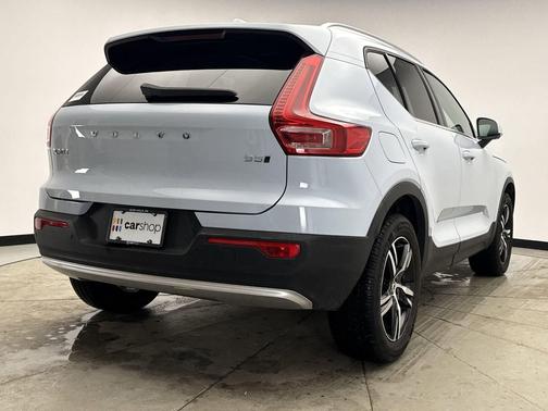 2025 Volvo XC40 B5 Core Bright Theme