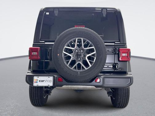 Black Clearcoat 2024 Jeep Wrangler 4-Door Sahara 4x4