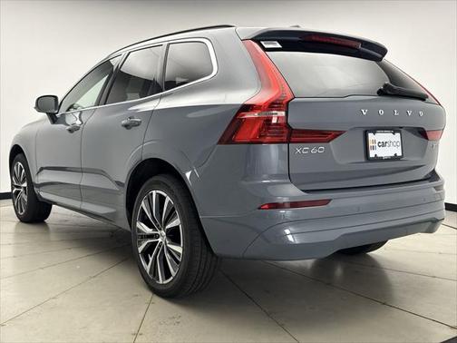 2022 Volvo XC60 B5 Momentum