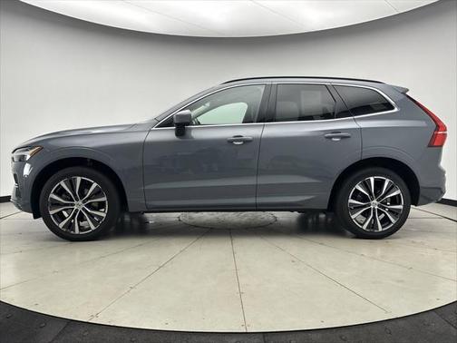 2022 Volvo XC60 B5 Momentum