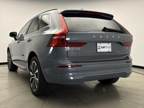 2022 Volvo XC60 B5 Momentum