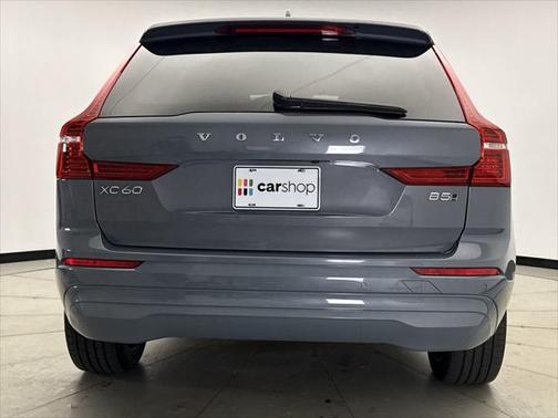 2022 Volvo XC60 B5 Momentum