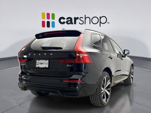 2022 Volvo XC60 B6 R-Design