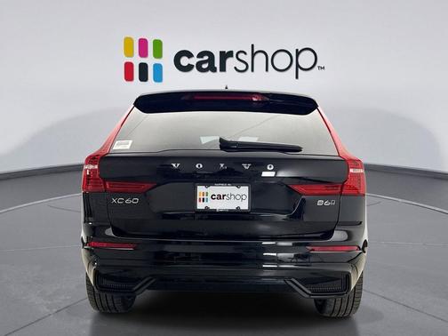 2022 Volvo XC60 B6 R-Design