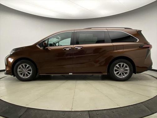 2022 Toyota Sienna XLE 7 Passenger