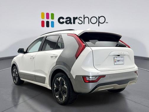 Snow White Pearl 2024 Kia Niro EV Wave