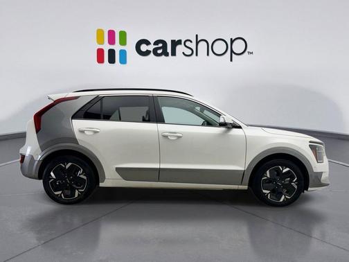 Snow White Pearl 2024 Kia Niro EV Wave