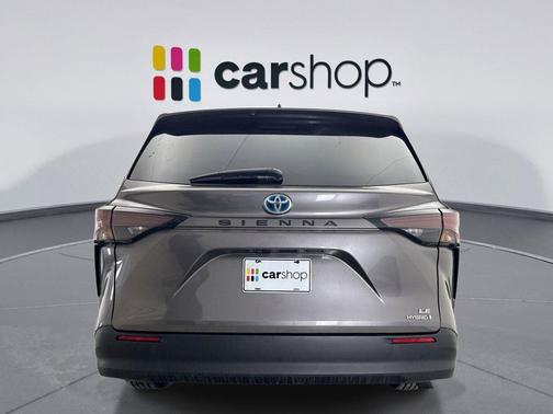 2024 Toyota Sienna LE