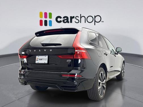 2023 Volvo XC60 B5 Plus Dark Theme