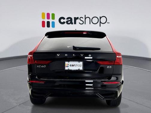 2023 Volvo XC60 B5 Plus Dark Theme