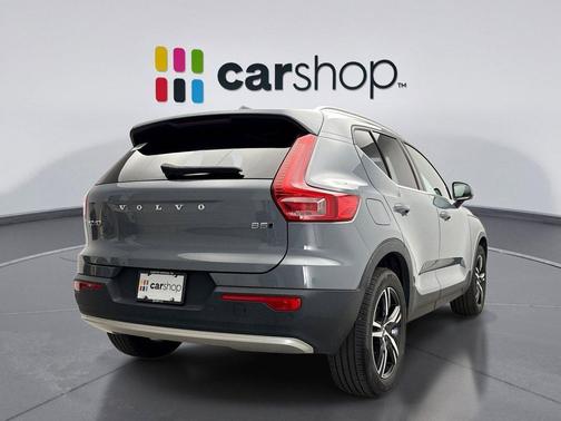 2023 Volvo XC40 B5 Plus Bright Theme
