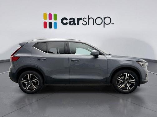 2023 Volvo XC40 B5 Plus Bright Theme