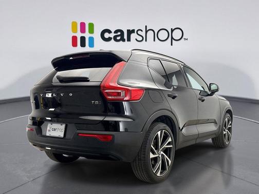 2022 Volvo XC40 T5 R-Design