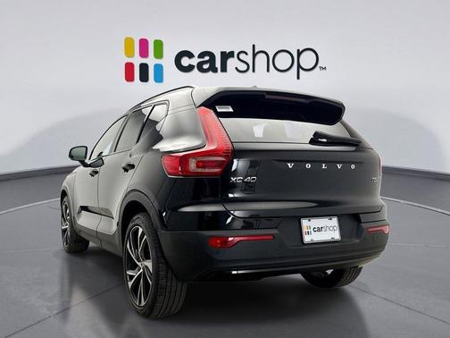 2022 Volvo XC40 T5 R-Design