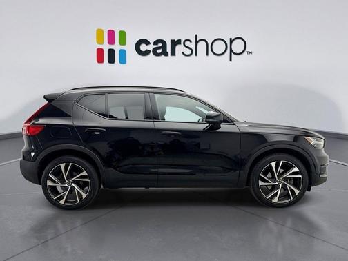 2022 Volvo XC40 T5 R-Design
