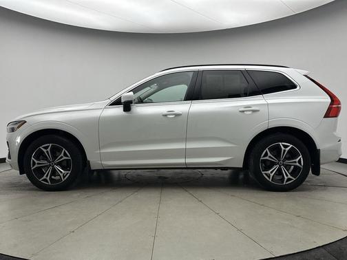 2022 Volvo XC60 B5 Momentum